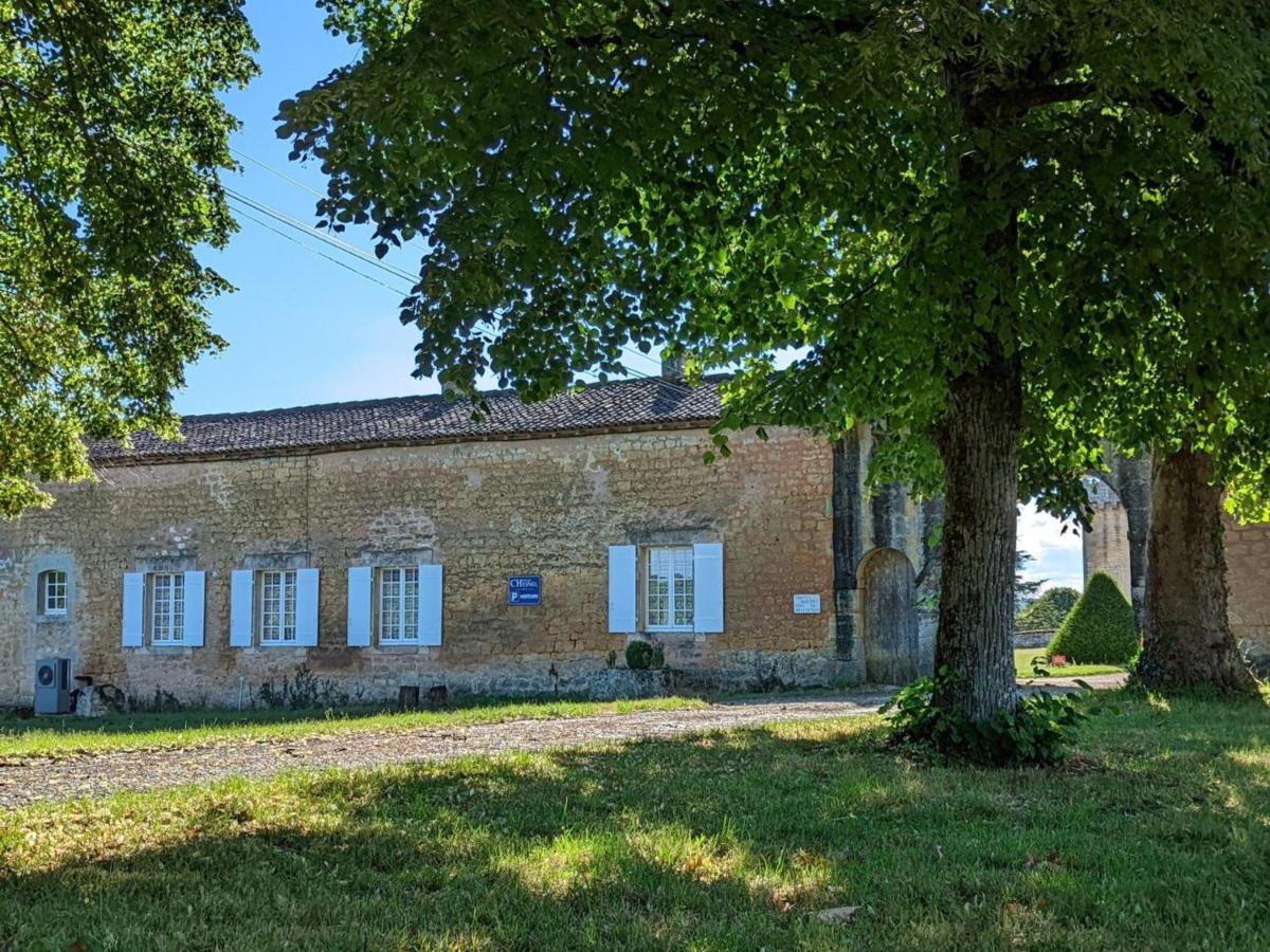 Gite Charmant Au Coeur D'Un Chateau Historique Avec Parc, Proche De Cognac, Ideal Famille Et Nature - Fr-1-653-167 Cherves-de-Cognac Exterior foto