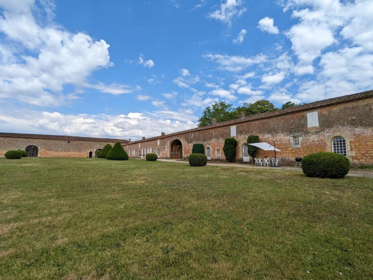 Gite Charmant Au Coeur D'Un Chateau Historique Avec Parc, Proche De Cognac, Ideal Famille Et Nature - Fr-1-653-167 Cherves-de-Cognac Exterior foto